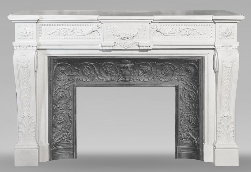 Cheminée de style Napoléon III très sculptée en marbre de Carrare-0