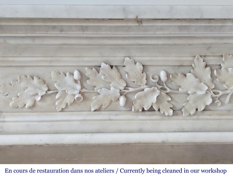 Belle cheminée de style Louis XVI en marbre de Carrare aux feuilles de chêne-3