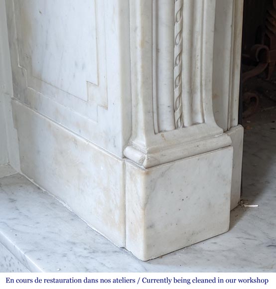 Belle cheminée de style Louis XVI en marbre de Carrare aux feuilles de chêne-8