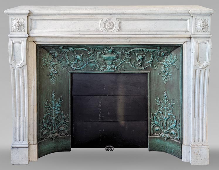 Cheminée de style Louis XVI en marbre de Carrare-0