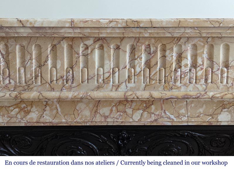 Cheminée de style Louis XVI à rudentures en marbre Breccia Nuvolata -1