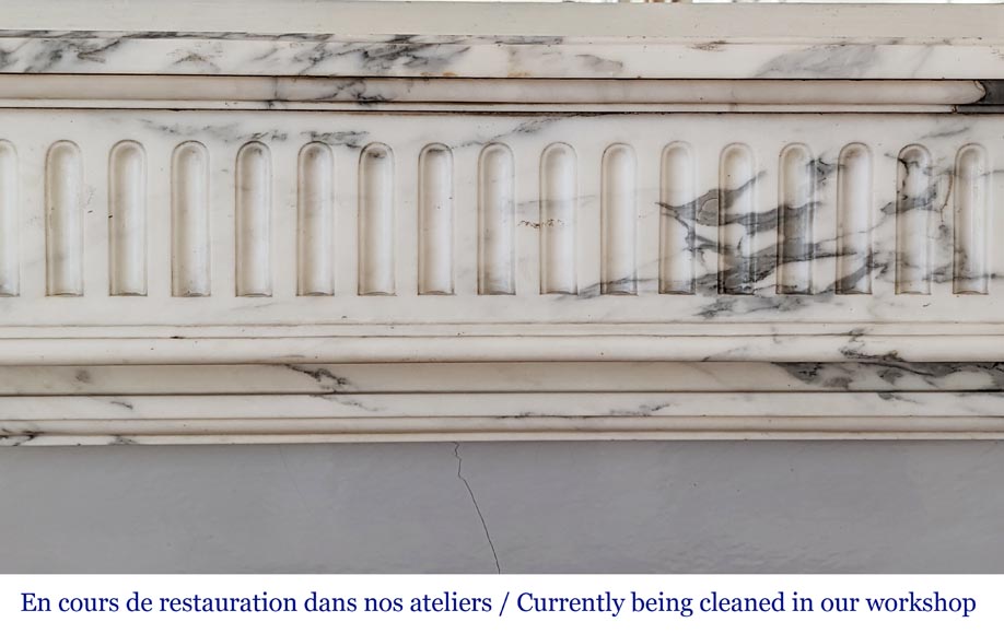 Cheminée en marbre Arabescato à rudentures de style Louis XVI-1