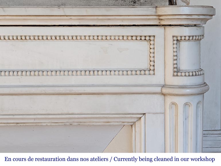 Cheminée de style Louis XVI en marbre statuaire aux demi-colonnes -7