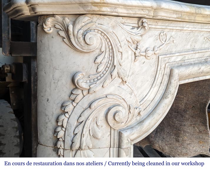 Exceptionnelle cheminée d'époque Napoléon III en marbre de Carrare veiné, orné d'un riche décor de palmettes et d'arabesques-7