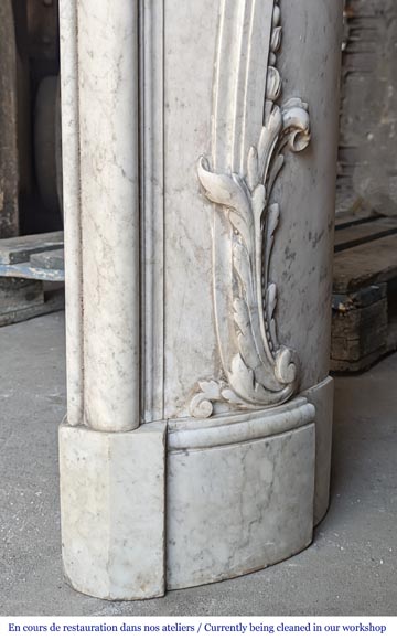Exceptionnelle cheminée d'époque Napoléon III en marbre de Carrare veiné, orné d'un riche décor de palmettes et d'arabesques-16
