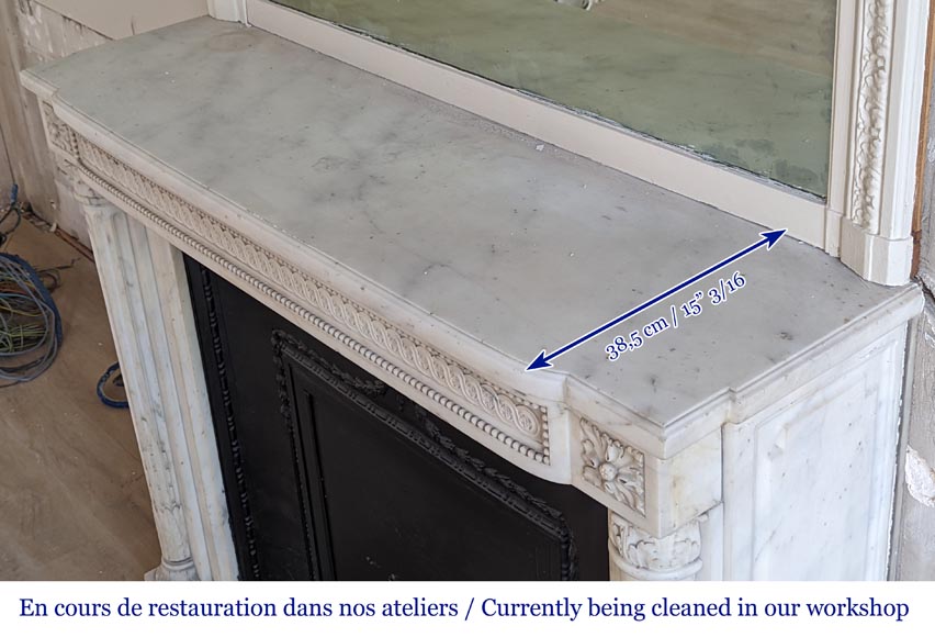 Cheminée de style Louis XVI à demies colonnes corinthiennes et frise perlée en marbre statuaire-14