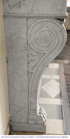 Cheminée d'époque Napoléon III à pattes de lion, en marbre de Carrare Cheminée d'époque Napoléon III à pattes de lion, en marbre de Carrare-4