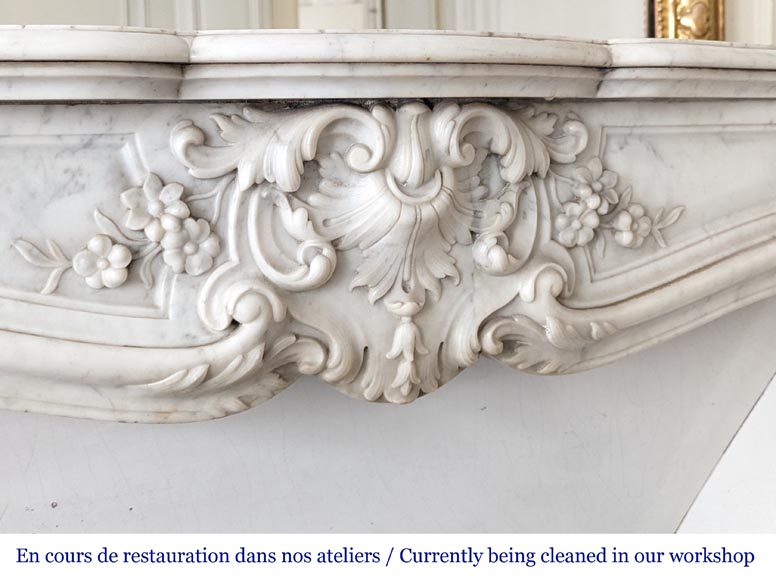 Cheminée de style Louis XV en marbre de Carrare-2