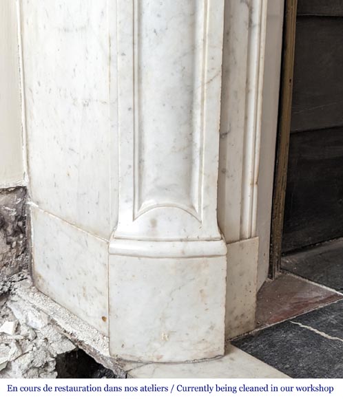 Cheminée de style Louis XV modèle Pompadour en marbre de Carrare-4