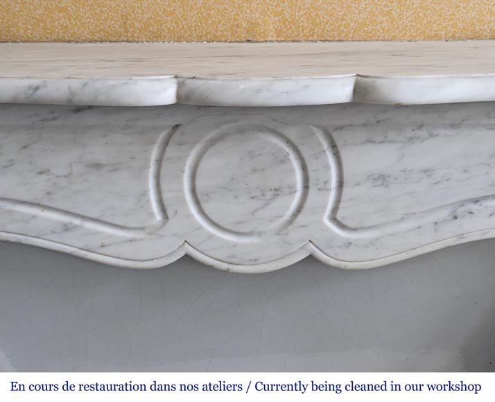 Cheminée de style Louis XV modèle Pompadour en marbre de Carrare-1