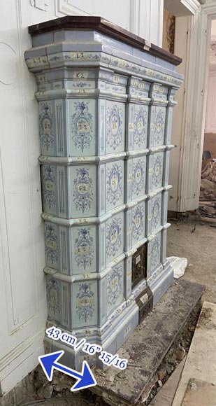 Loebnitz Paris, Poêle en céramique blanche à décor bleu Loebnitz Paris, Poêle en céramique blanche à décor bleu-8