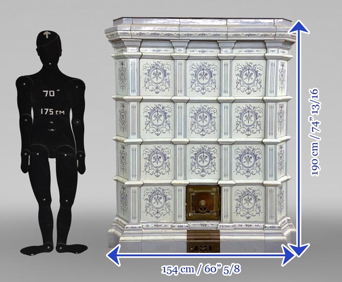 Loebnitz Paris, Poêle en céramique blanche à décor bleu Loebnitz Paris, Poêle en céramique blanche à décor bleu-9