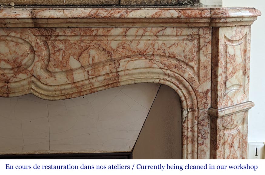 Cheminée de style Louis XV modèle Pompadour en marbre cristallin rose et blanc-6