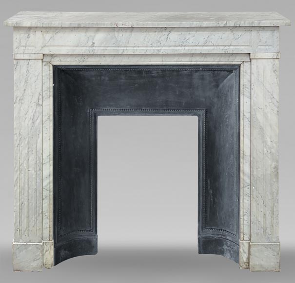 Cheminée de style Louis XVI en marbre de Carrare-0