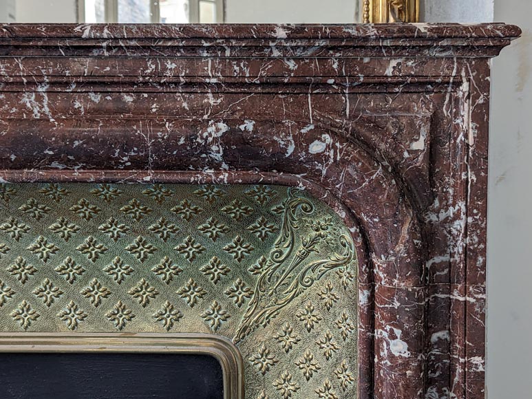 Cheminée de style Louis XIV en marbre Rouge du Nord avec intérieur en laiton-6