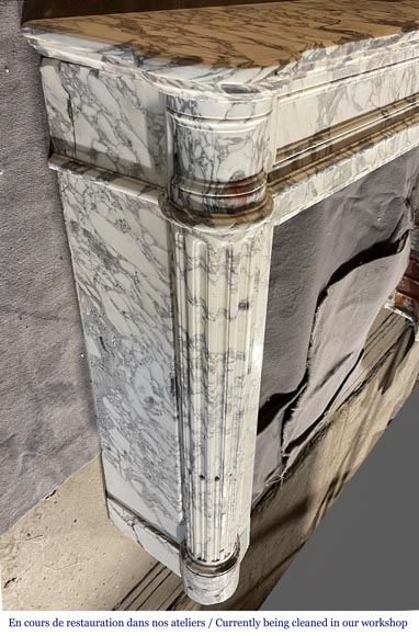 Cheminée de style Louis XVI en brèche violette aux colonnes cannelées rudentées-1