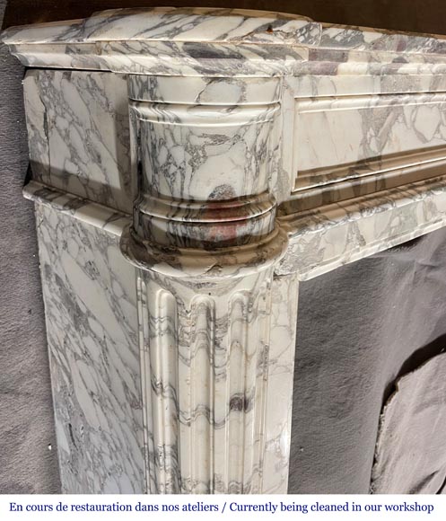 Cheminée de style Louis XVI en brèche violette aux colonnes cannelées rudentées-2
