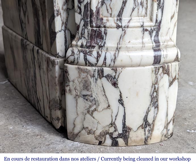 Importante cheminée de style Régence richement sculptée en marbre brèche violette-9