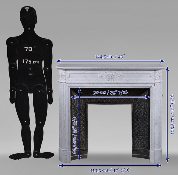 Cheminée de style Louis XVI à coins arrondis en marbre de Carrare-11