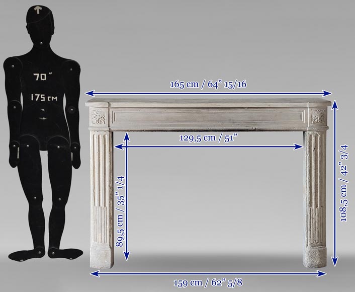 Cheminée de style Louis XVI légèrement galbée sculptée en pierre-9