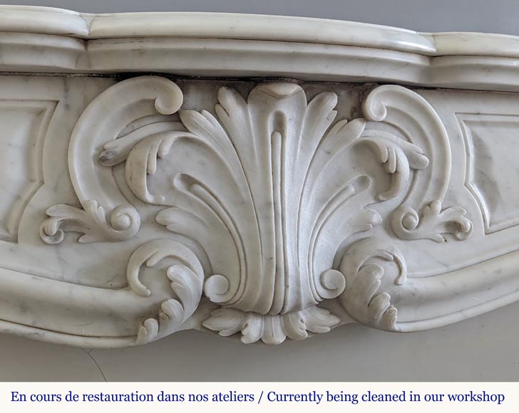 Cheminée de style Louis XV en marbre de Carrare décorée d'une palmette-2