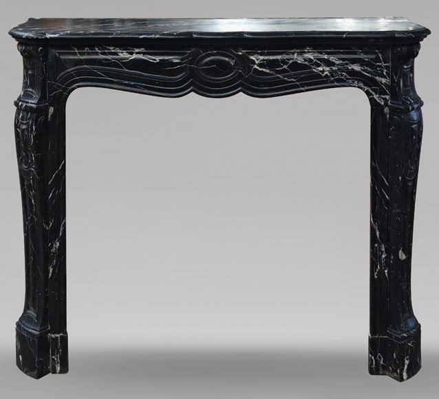 Cheminée de style Louis XV modèle Pompadour en marbre noir Marquina-0