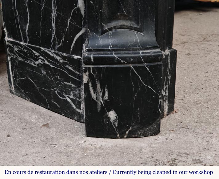 Cheminée de style Louis XV modèle Pompadour en marbre noir Marquina-3