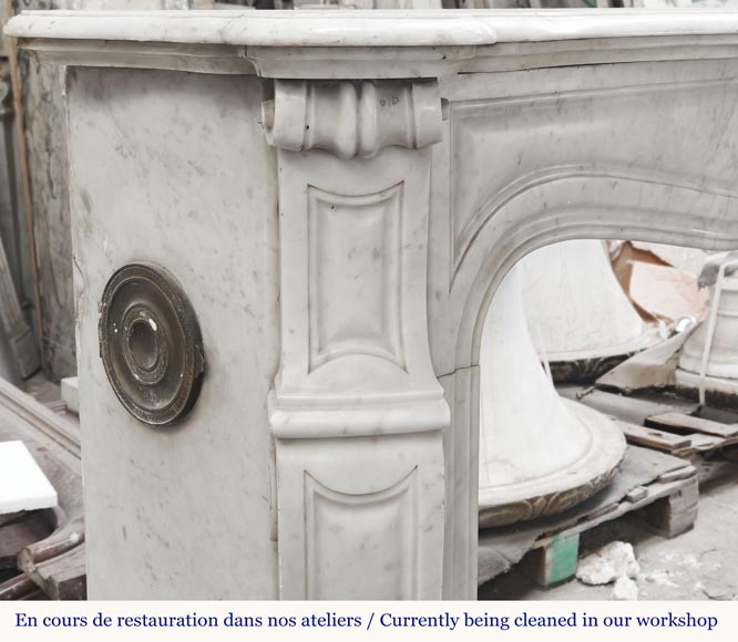 Cheminée de style Louis XV modèle Pompadour, en marbre de Carrare-3