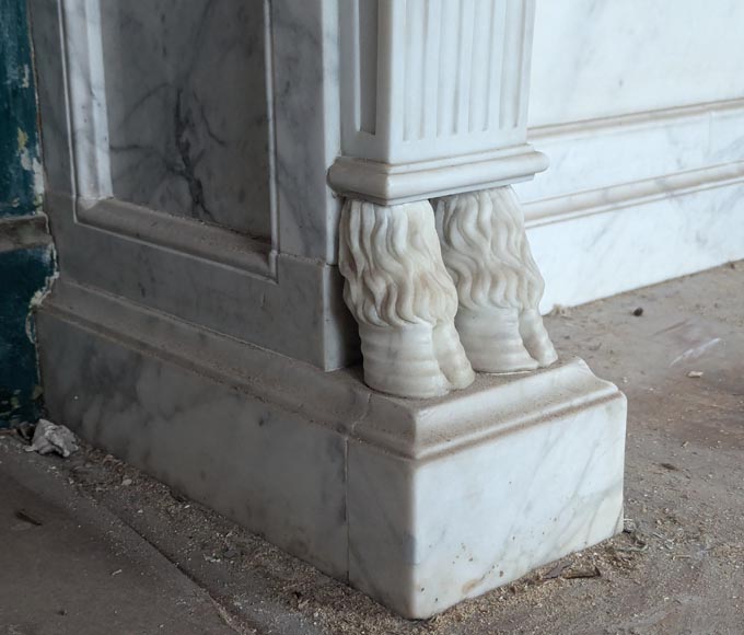 Console en marbre de style Louis XVI aux pieds de chèvre-4