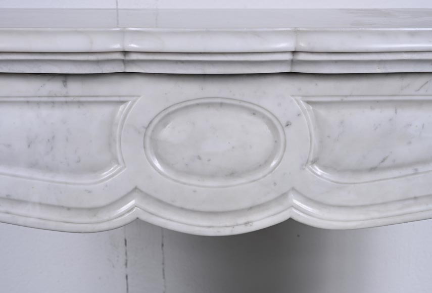 Cheminée de style Louis XV modèle Pompadour en marbre de Carrare-1