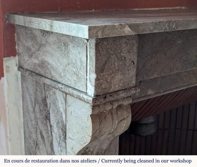Cheminée de style Napoléon III à modillons en marbre de Lunel-3