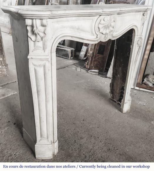 Cheminée de style Louis XV à trois coquilles, en marbre de Carrare Cheminée de style Louis XV à trois coquilles, en marbre de Carrare-3