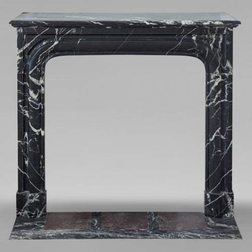 Cheminée de style Louis XIV en marbre Marquina