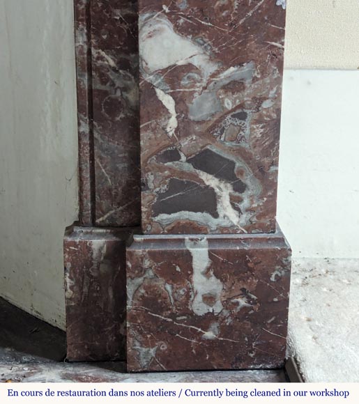 Cheminée de style Napoléon III à modillons en marbre Rouge du Nord-7