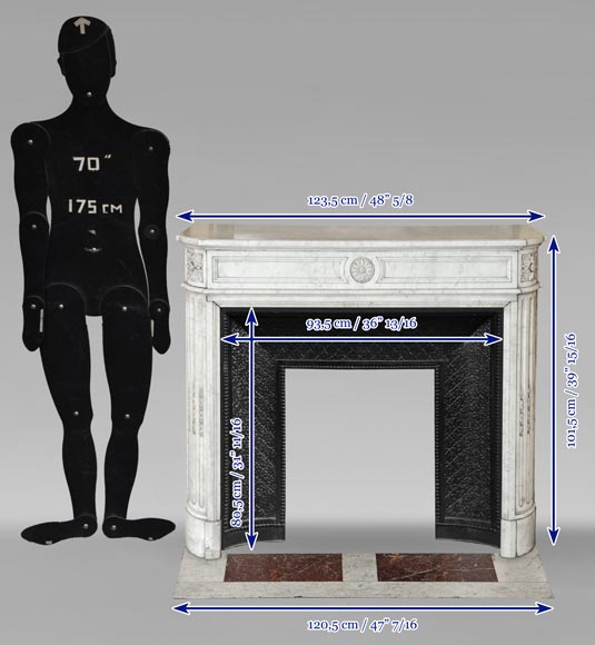 Cheminée de style Louis XVI en marbre de Carrare aux coins arrondis ornée d'une fleur de tournesol-13