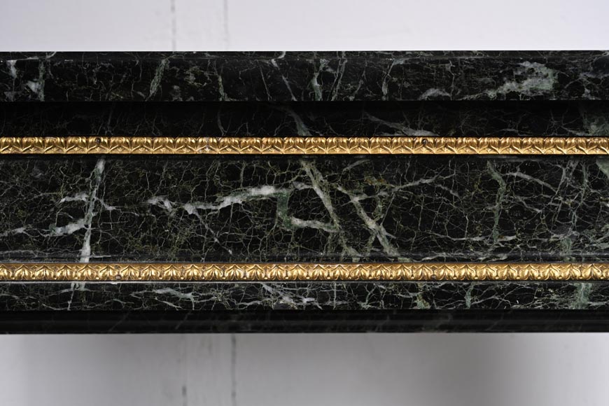 Cheminée de style Louis XVI en marbre Vert de Mer à colonnes détachées-1