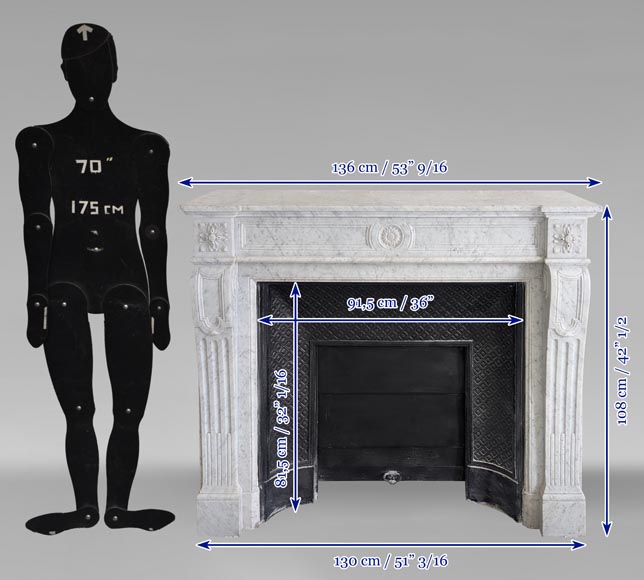 Cheminée de style Louis XVI en marbre de Carrare ornée d'un tournesol-11