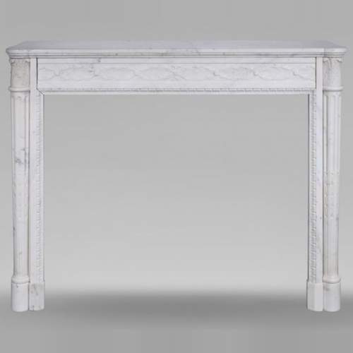Cheminée de style Louis XVI à demi-colonnes en marbre de Carrare