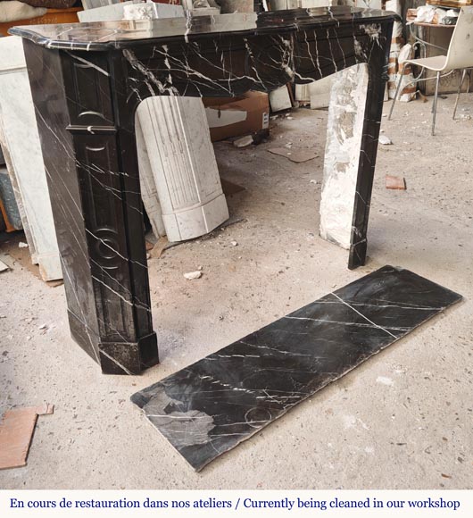 Cheminée de style Louis XV modèle Pompadour en marbre noir Marquina-2