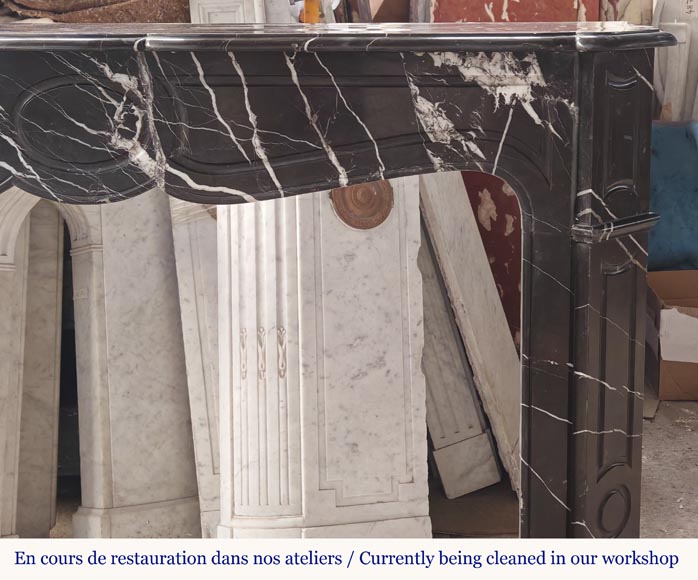 Cheminée de style Louis XV modèle Pompadour en marbre noir Marquina-6