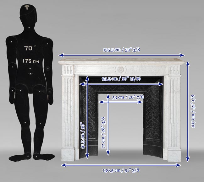 Cheminée de style Louis XVI en marbre de Carrare ornée d'une fleur de tournesol-9
