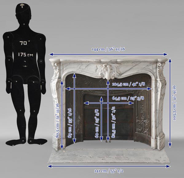 Cheminée de style Louis XV à palmette sculptée en marbre Arabescato-13