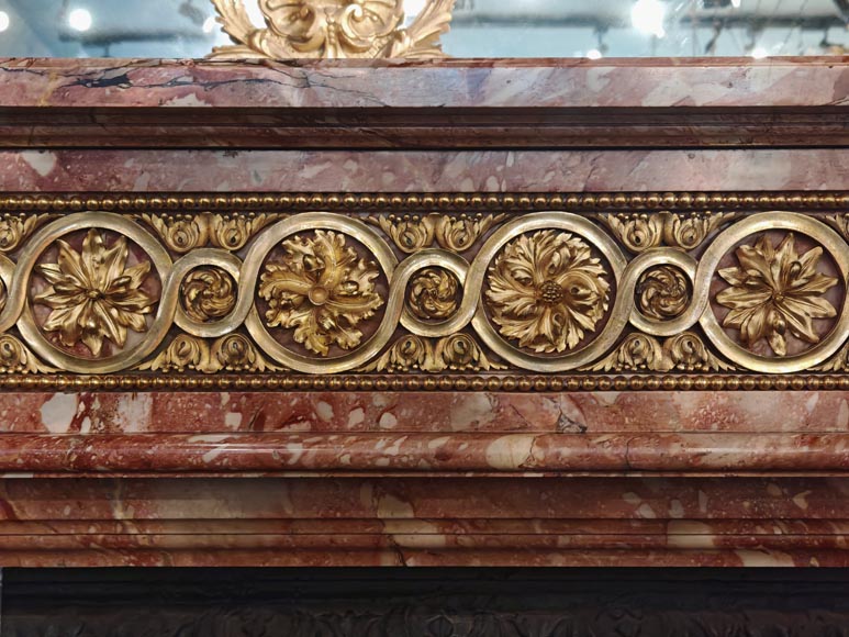 Grande cheminée de style Louis XVI en marbre brèché rouge ornée de bronze-1