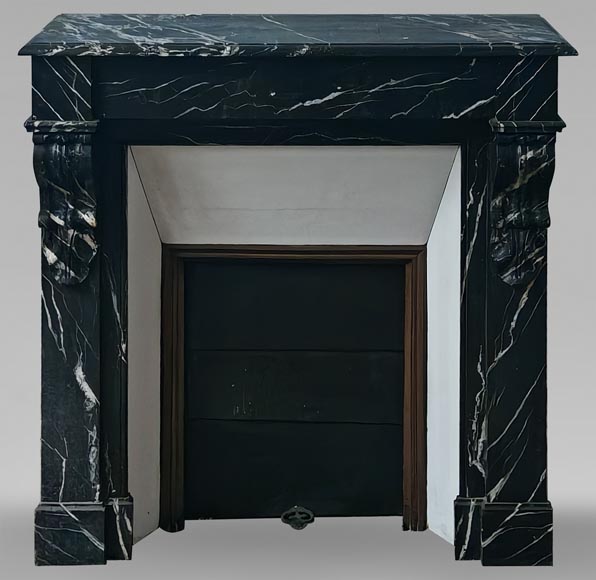 Cheminée de style Napélon III à modillons en marbre noir Marquina-0