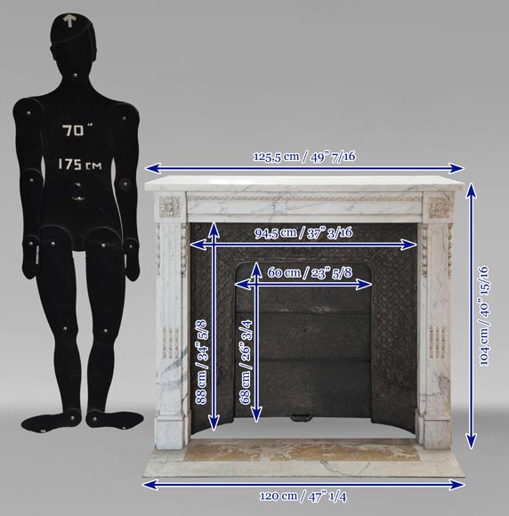 Cheminée de style Louis XVI aux pieds en pilastre sculptée en marbre de Carrare veiné-11