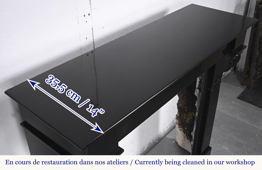 Cheminée de style Napoléon III à modillons, en marbre noir fin de Belgique-9