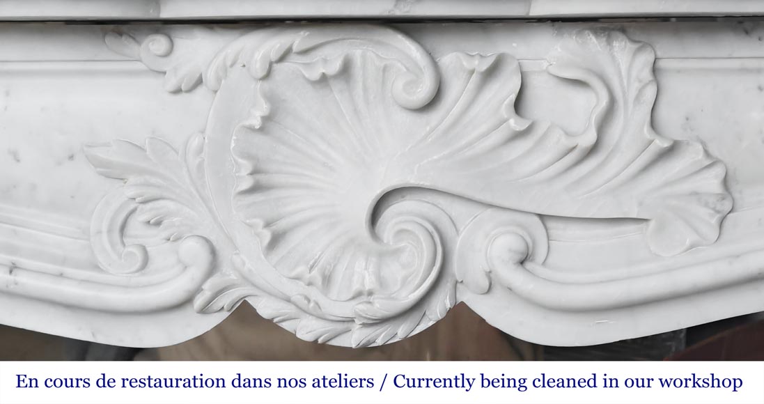 Cheminée style Louis XV à la coquille asymétrique, en marbre de Carrare-1