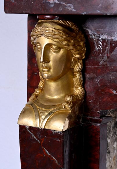 Cheminée d'époque Empire en marbre Rouge Griotte, bronzes ( attribués à Thomire )-4