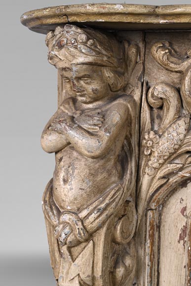 Cheminée en bois sculpté à décor de putti – Fin XVIIIe siècle-5