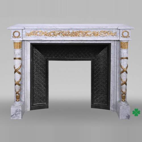 Cheminée Louis XVI en marbre blanc et bronzes dorés